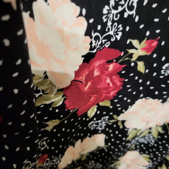 TORRID FLORAL AND LACE SHORT SLEEVE TOP SZ 3 - Picture 5 of 6